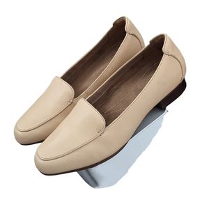 NWOT Clarks Artisan Sleek Flats Loafers Cream Nude Women's Size 10 W